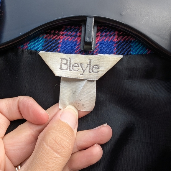 Vintage Bleyle 100% wool plaid single button blazer with shoulder pads - Picture 3 of 6
